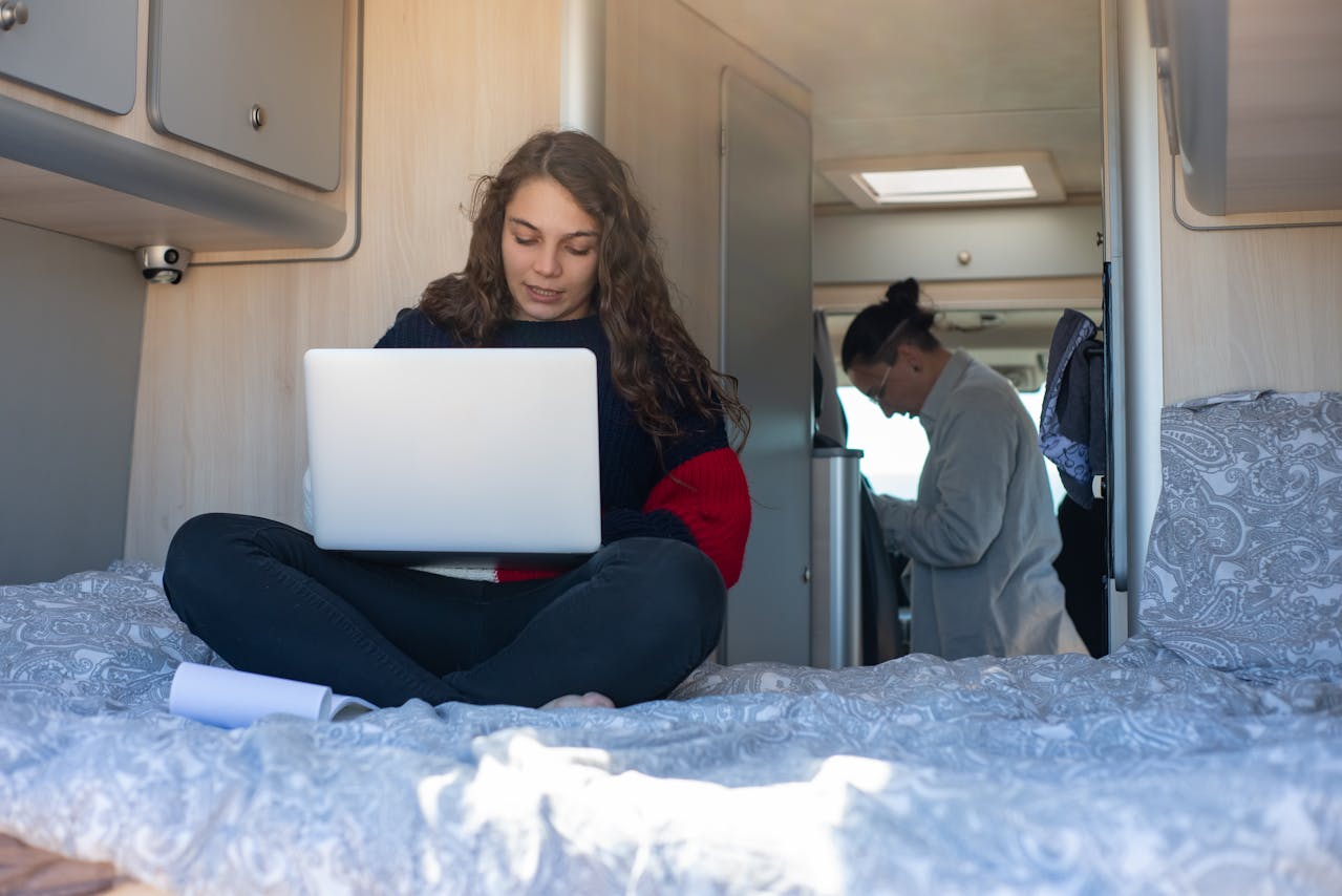 Revolucionando el estilo de vida con viajes conscientes y trabajo remoto.